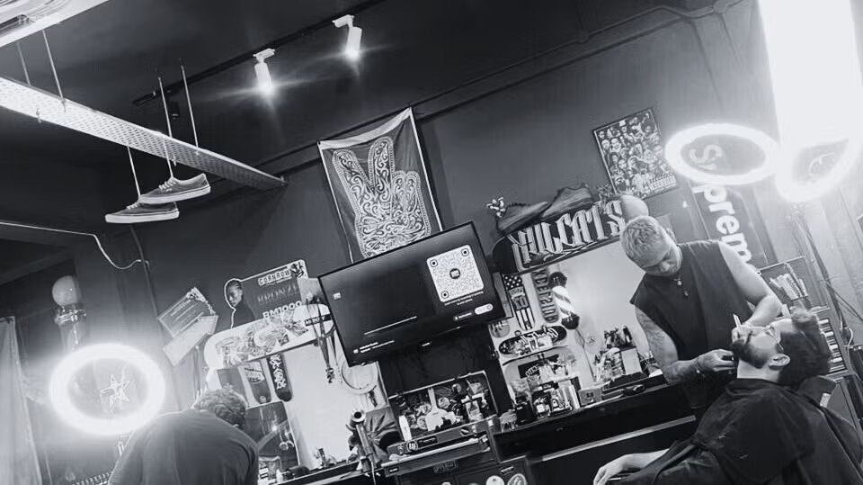 A barber at work in Ace Studio